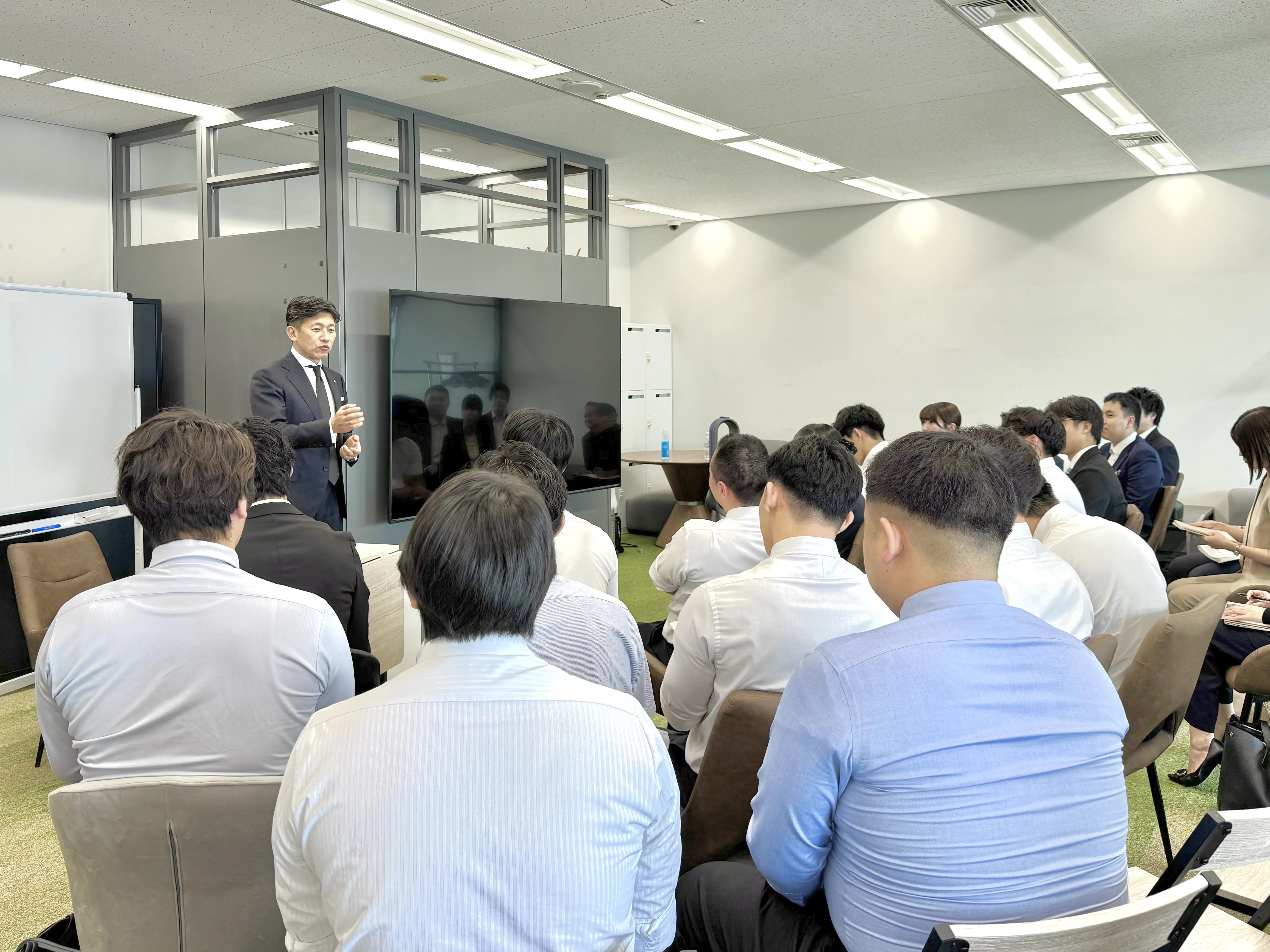 ソニー生命・金岡朋史氏による特別講話の様子。